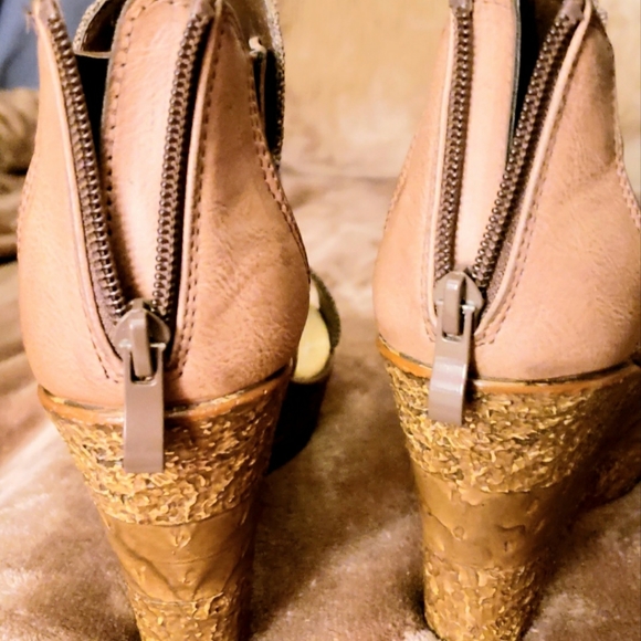 *****SOLD*****           Herever Wedges - Picture 7 of 15